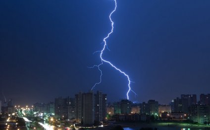 Молния на Позняках